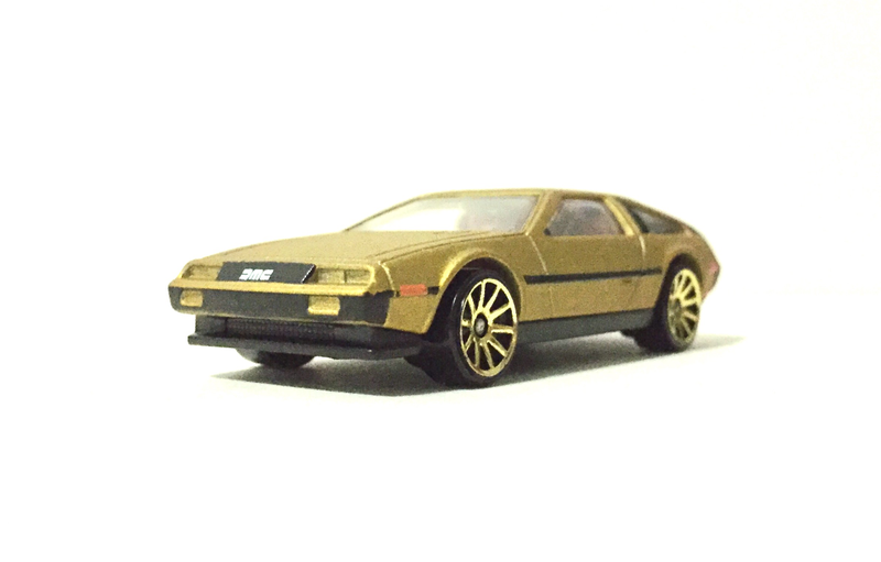 Illustration for article titled A gold DeLorean...